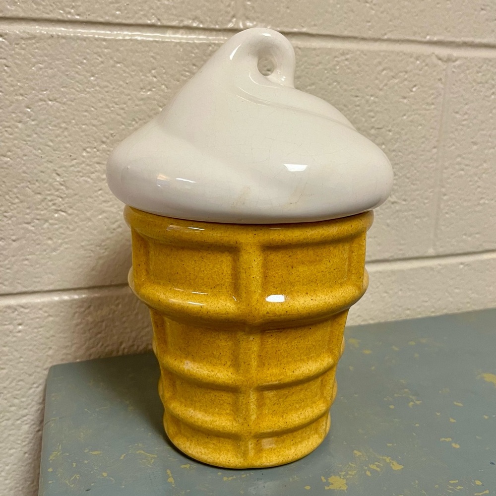 Vintage 1970s Glazed Ceramic Ice Cream Waffle Cone Cookie Jar EUC 9.75" Tall